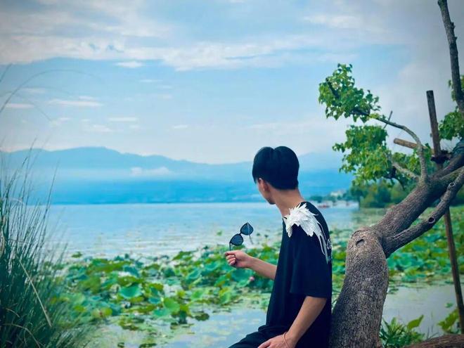 19岁小伙为救跳河女友溺亡，两人相识不久，事发前正在闹矛盾，家属：他都不会游泳！可能会起诉女方